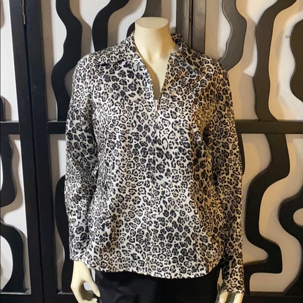 NWT Jones New York Cheetah ZIP Blouse